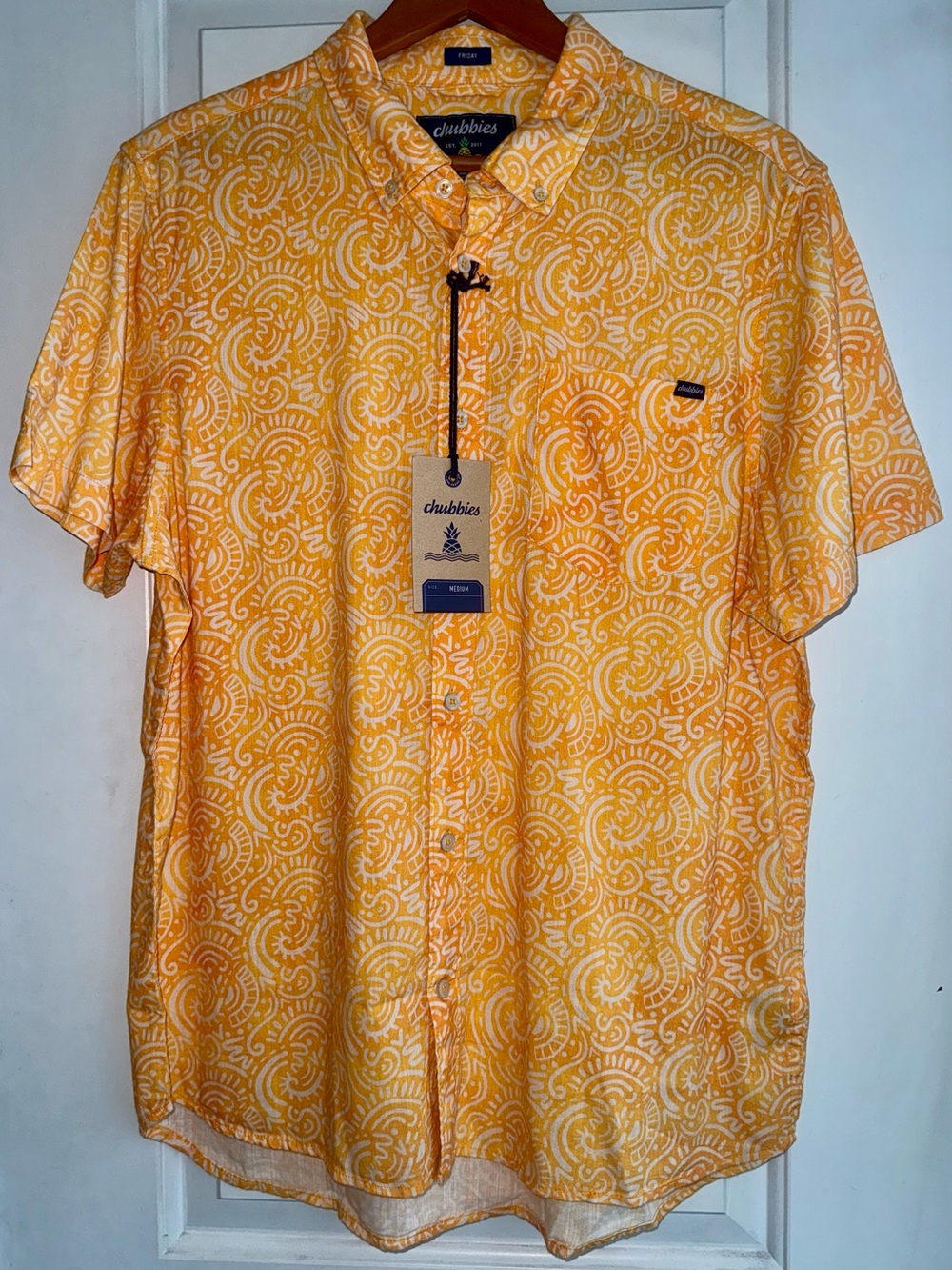 NWT Chubbies “The Screen Saver” Resort Weave Friday Shirt in “Sunflower”